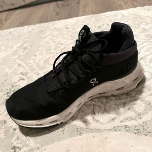 Women’s Size 7.5 OnCloud Tennis Shoes
